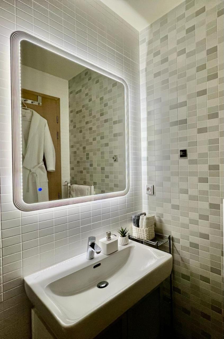 Luxury Apartment In Prague And Free Parking Ngoại thất bức ảnh
